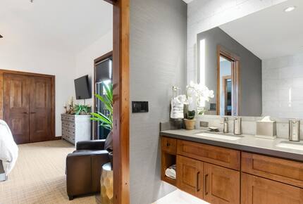 Exquisite South Lake Tahoe Residence with Resort Amenities - South Lake Tahoe, California