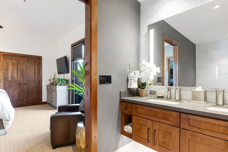 Exquisite South Lake Tahoe Residence with Resort Amenities - South Lake Tahoe, California