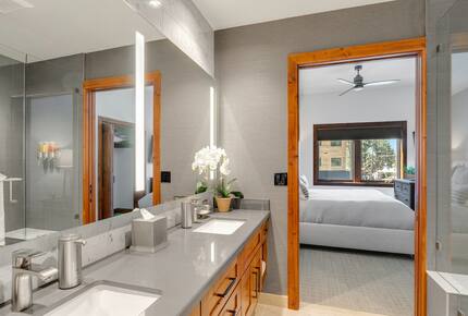 Exquisite South Lake Tahoe Residence with Resort Amenities - South Lake Tahoe, California