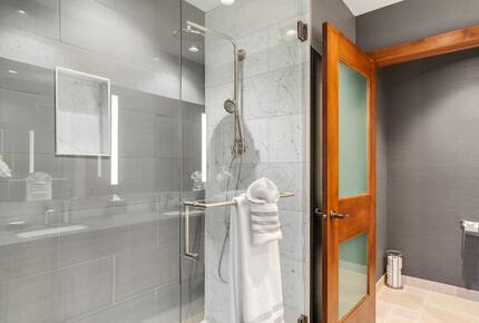 Exquisite South Lake Tahoe Residence with Resort Amenities - South Lake Tahoe, California