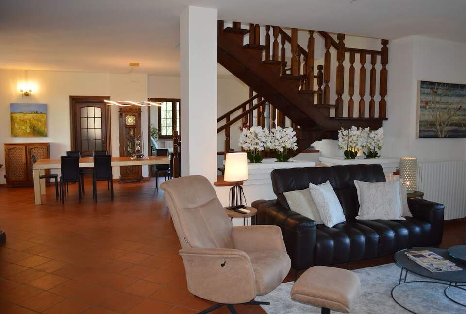 Elegant Italian Retreat Surrounded by Vineyards - Piana del Salto, Italy