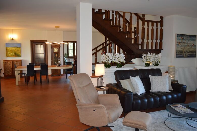 Elegant Italian Retreat Surrounded by Vineyards - Piana del Salto, Italy