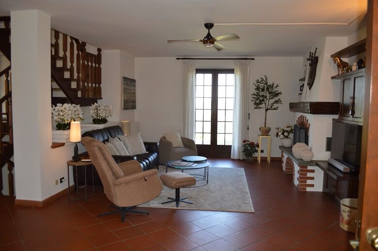 Elegant Italian Retreat Surrounded by Vineyards - Piana del Salto, Italy