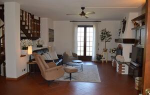 Elegant Italian Retreat Surrounded by Vineyards - Piana del Salto, Italy