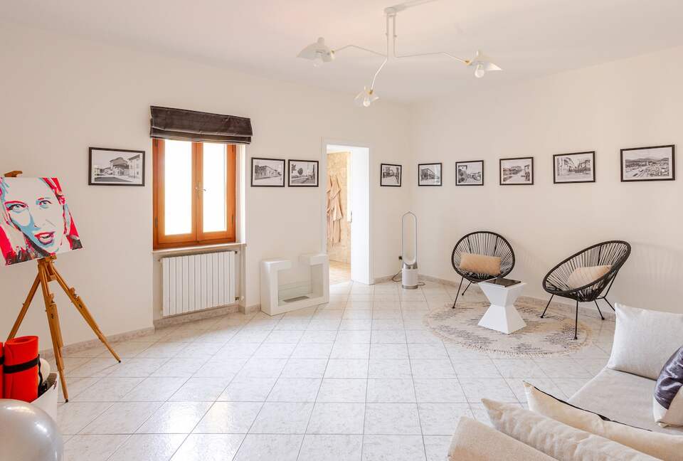 1 Bedroom Apartment Overlooking Lajatico’s Historic Square - Lajatico, Italy