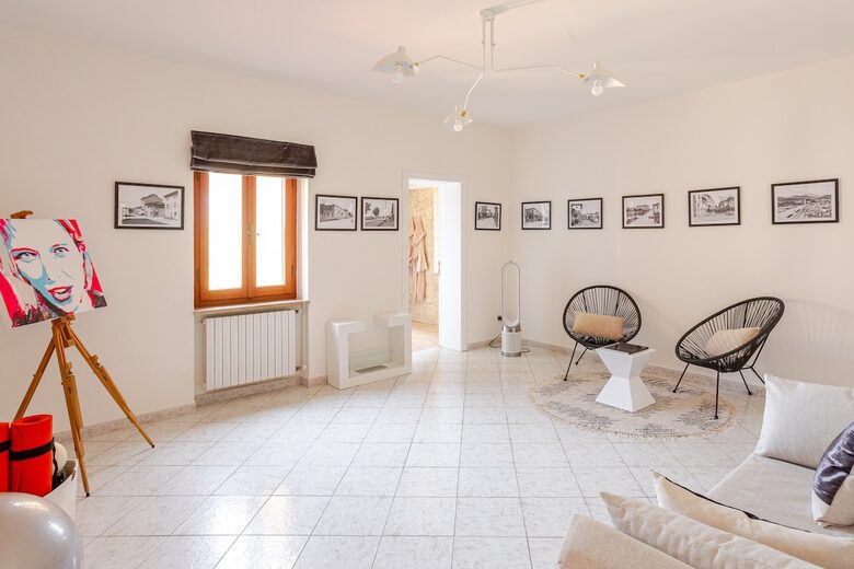 1 Bedroom Apartment Overlooking Lajatico’s Historic Square - Lajatico, Italy