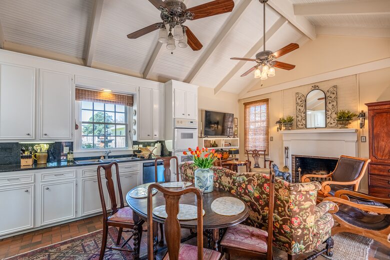 Elegant Natchez Getaway Steps from the Mississippi River - Natchez, Mississippi