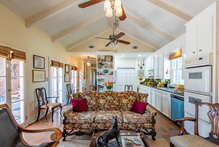 Elegant Natchez Getaway Steps from the Mississippi River - Natchez, Mississippi