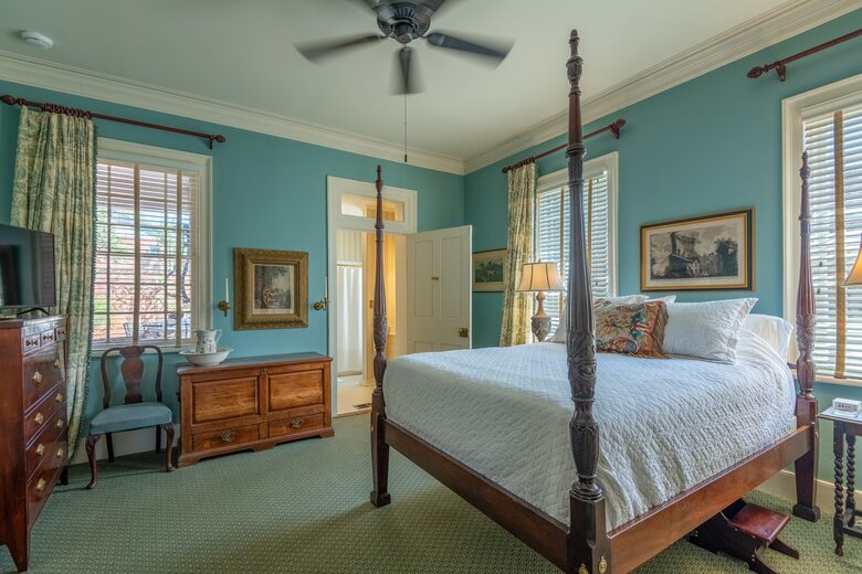 Elegant Natchez Getaway Steps from the Mississippi River - Natchez, Mississippi