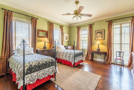 Elegant Natchez Getaway Steps from the Mississippi River - Natchez, Mississippi