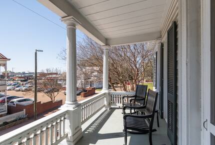 Elegant Natchez Getaway Steps from the Mississippi River - Natchez, Mississippi