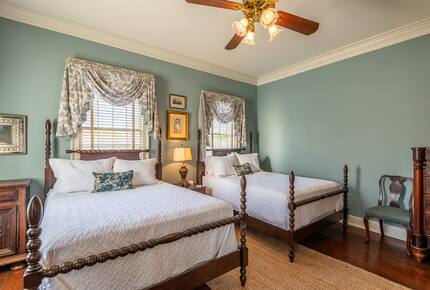 Elegant Natchez Getaway Steps from the Mississippi River - Natchez, Mississippi