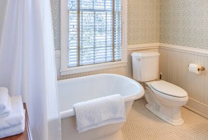 Elegant Natchez Getaway Steps from the Mississippi River - Natchez, Mississippi