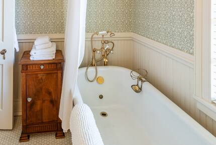 Elegant Natchez Getaway Steps from the Mississippi River - Natchez, Mississippi