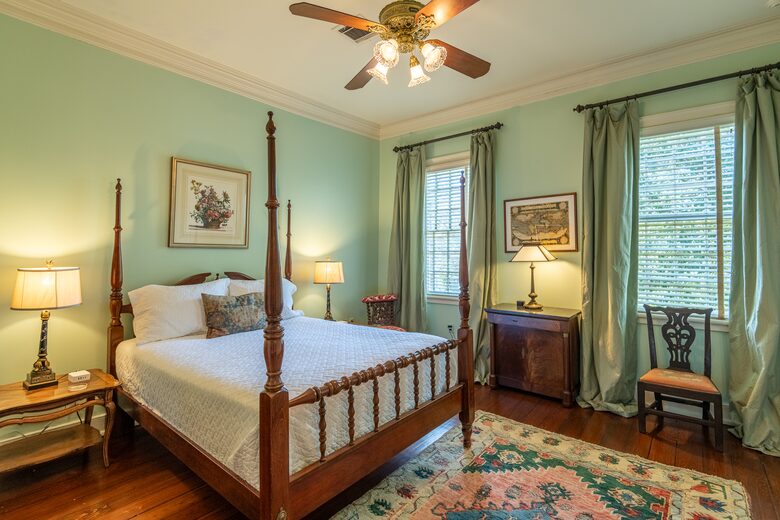 Elegant Natchez Getaway Steps from the Mississippi River - Natchez, Mississippi