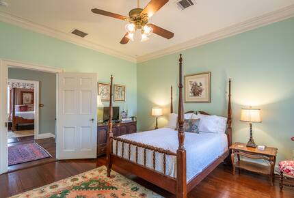 Elegant Natchez Getaway Steps from the Mississippi River - Natchez, Mississippi