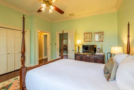 Elegant Natchez Getaway Steps from the Mississippi River - Natchez, Mississippi