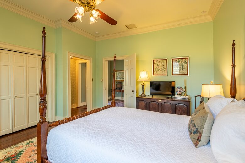 Elegant Natchez Getaway Steps from the Mississippi River - Natchez, Mississippi