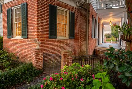 Elegant Natchez Getaway Steps from the Mississippi River - Natchez, Mississippi