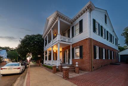 Elegant Natchez Getaway Steps from the Mississippi River - Natchez, Mississippi