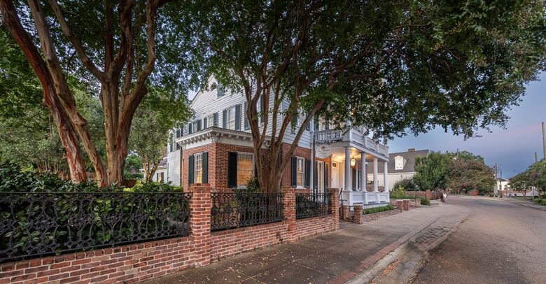 Elegant Natchez Getaway Steps from the Mississippi River - Natchez, Mississippi