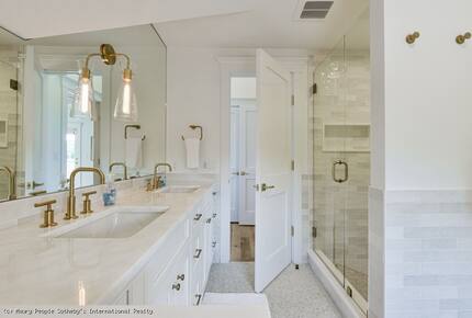 Cliffside Luxury with Pool & Hot Tub - Nantucket, Massachusetts