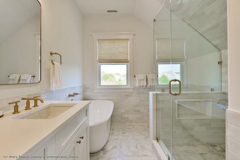 Cliffside Luxury with Pool & Hot Tub - Nantucket, Massachusetts