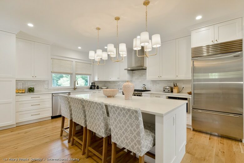 Cliffside Luxury with Pool & Hot Tub - Nantucket, Massachusetts