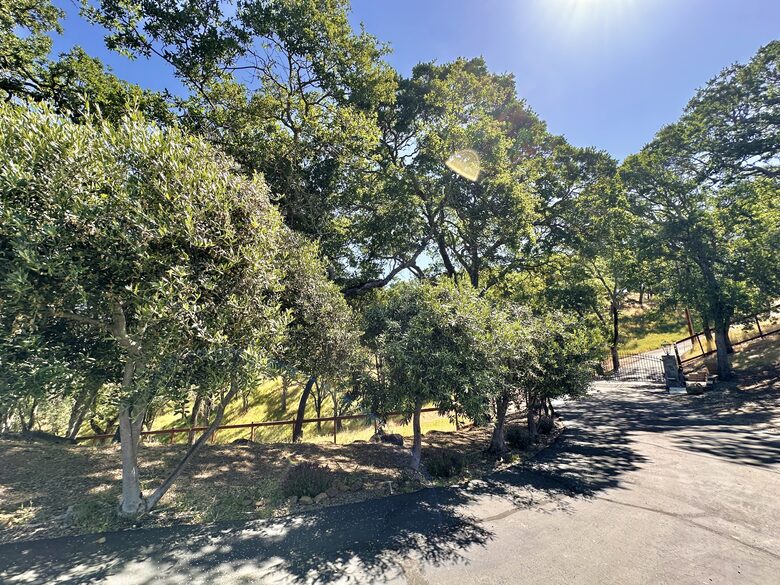 Hilltop Sanctuary in Napa - Napa, California