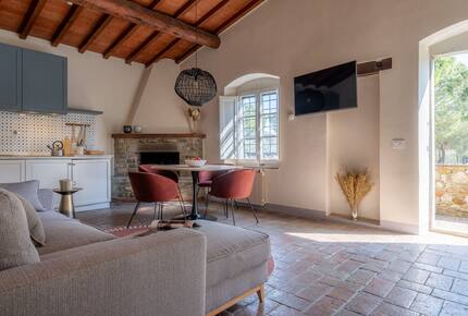 Elegant Three-Bedroom Countryside Escape at Tenuta Pratale - Barberino Tavarnelle, Italy