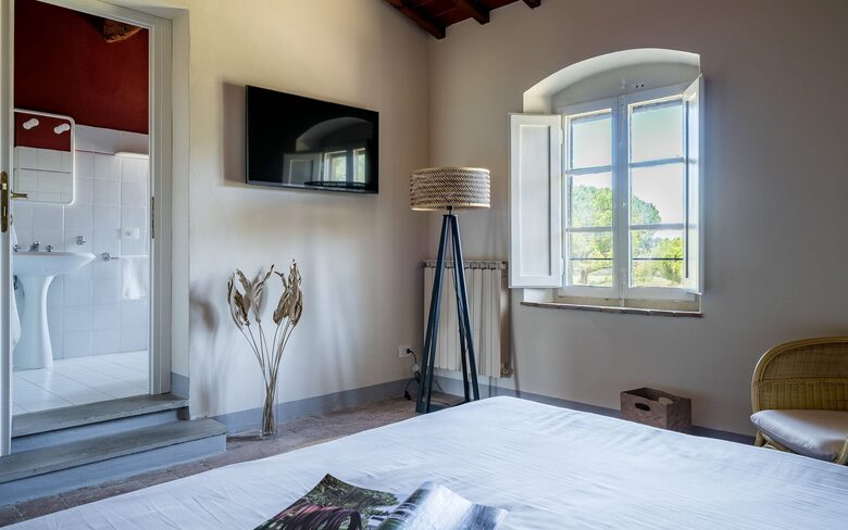 Elegant Three-Bedroom Countryside Escape at Tenuta Pratale - Barberino Tavarnelle, Italy