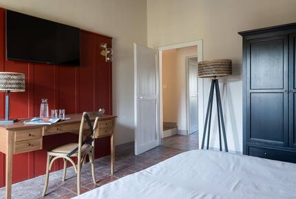 Elegant Three-Bedroom Countryside Escape at Tenuta Pratale - Barberino Tavarnelle, Italy