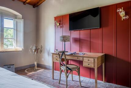 Elegant Three-Bedroom Countryside Escape at Tenuta Pratale - Barberino Tavarnelle, Italy