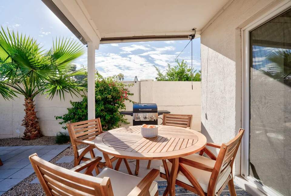 Desert Escape with Diving Pool & Patio - Chandler, Arizona