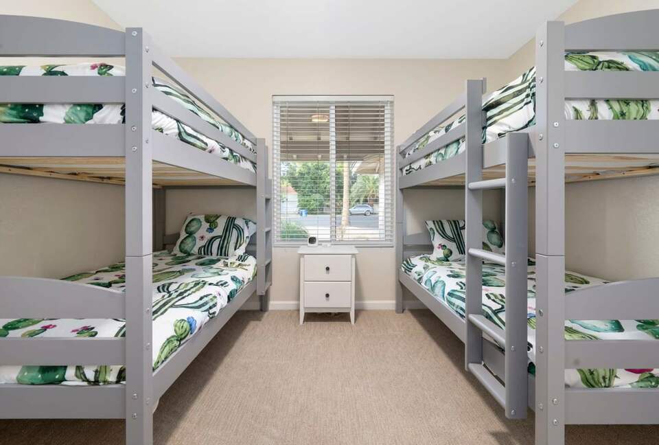 Desert Escape with Diving Pool & Patio - Chandler, Arizona