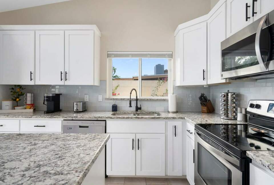 Desert Escape with Diving Pool & Patio - Chandler, Arizona