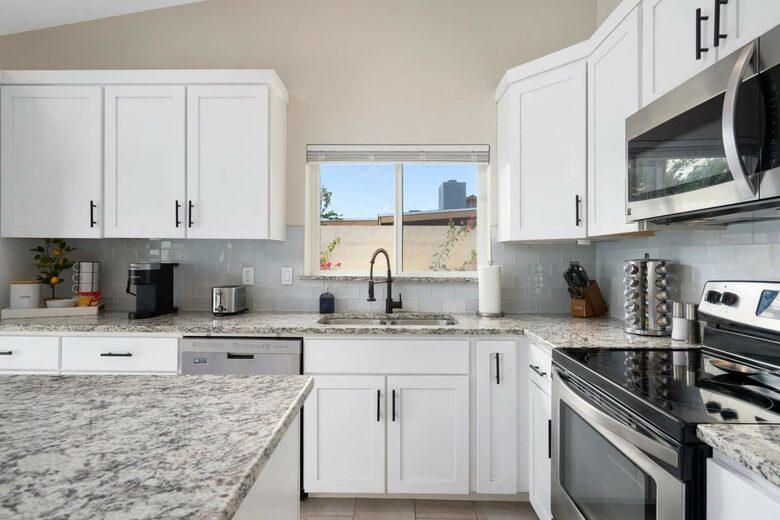 Desert Escape with Diving Pool & Patio - Chandler, Arizona