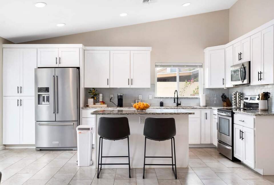 Desert Escape with Diving Pool & Patio - Chandler, Arizona