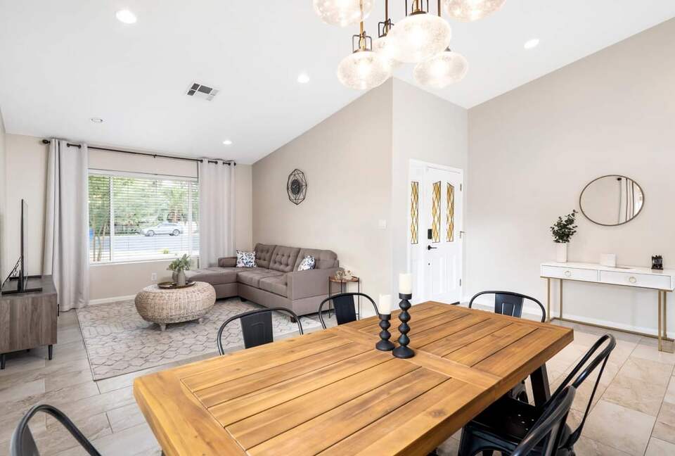 Desert Escape with Diving Pool & Patio - Chandler, Arizona