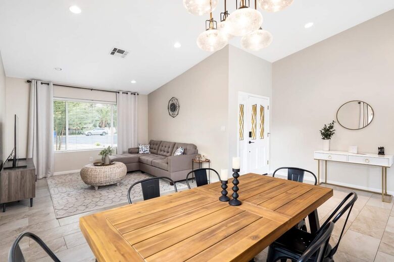 Desert Escape with Diving Pool & Patio - Chandler, Arizona