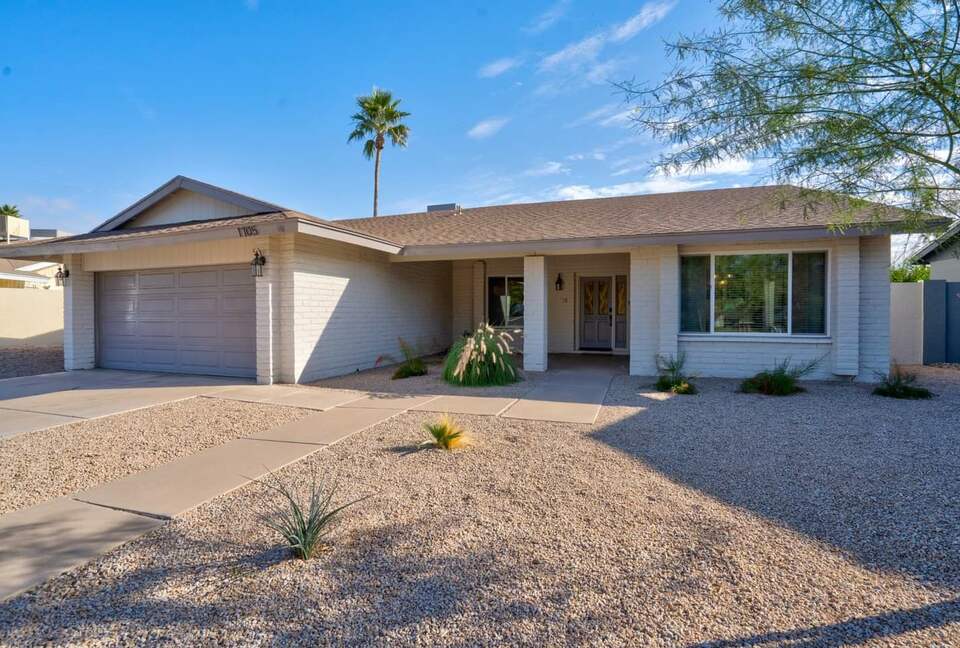 Desert Escape with Diving Pool & Patio - Chandler, Arizona