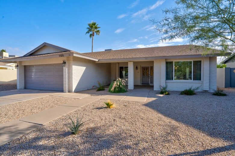 Desert Escape with Diving Pool & Patio - Chandler, Arizona