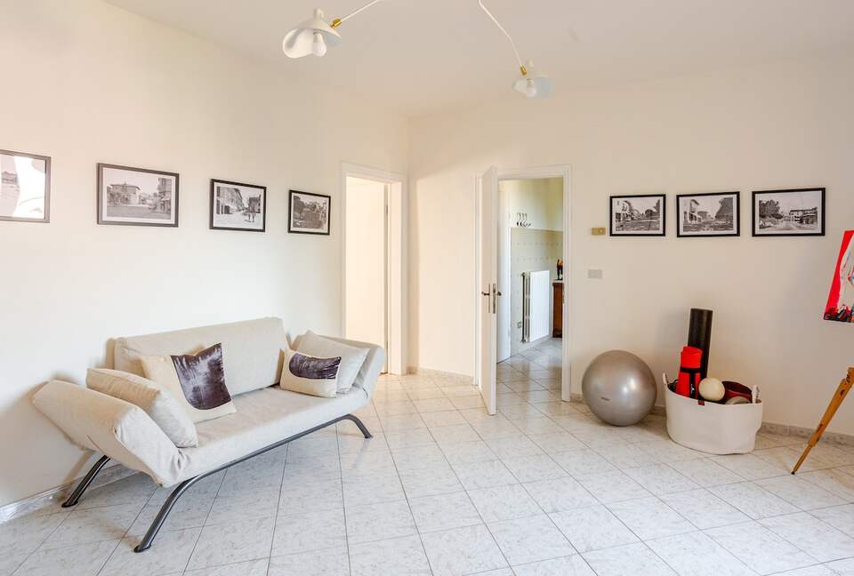 1 Bedroom Apartment Overlooking Lajatico’s Historic Square - Lajatico, Italy