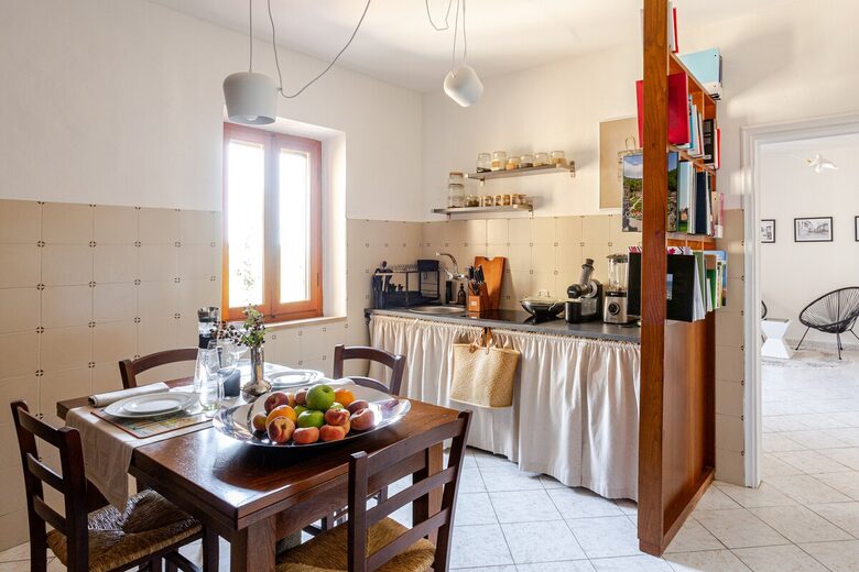 1 Bedroom Apartment Overlooking Lajatico’s Historic Square - Lajatico, Italy