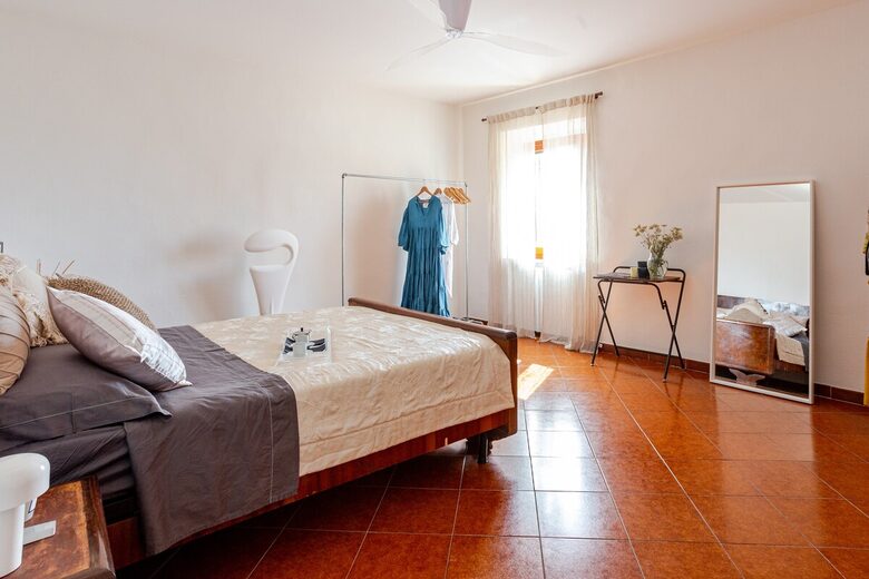 1 Bedroom Apartment Overlooking Lajatico’s Historic Square - Lajatico, Italy