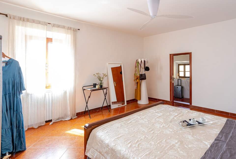 1 Bedroom Apartment Overlooking Lajatico’s Historic Square - Lajatico, Italy