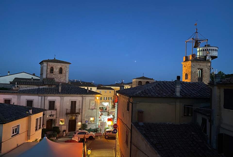 1 Bedroom Apartment Overlooking Lajatico’s Historic Square - Lajatico, Italy