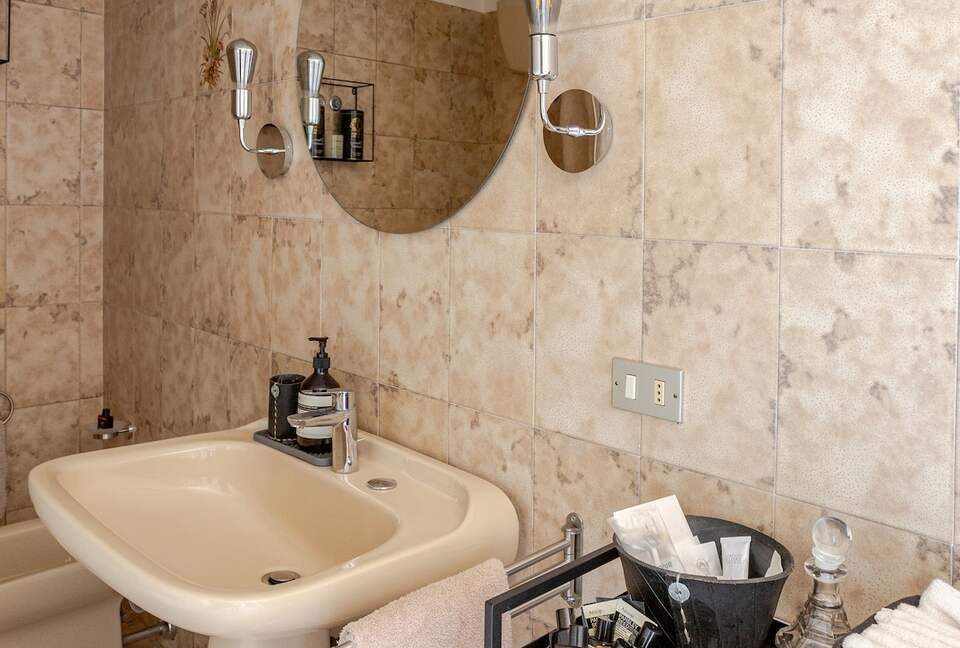 1 Bedroom Apartment Overlooking Lajatico’s Historic Square - Lajatico, Italy