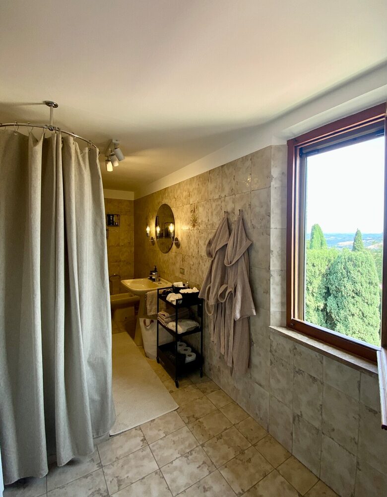 1 Bedroom Apartment Overlooking Lajatico’s Historic Square - Lajatico, Italy