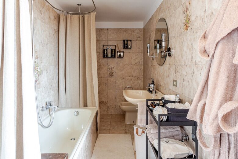 1 Bedroom Apartment Overlooking Lajatico’s Historic Square - Lajatico, Italy